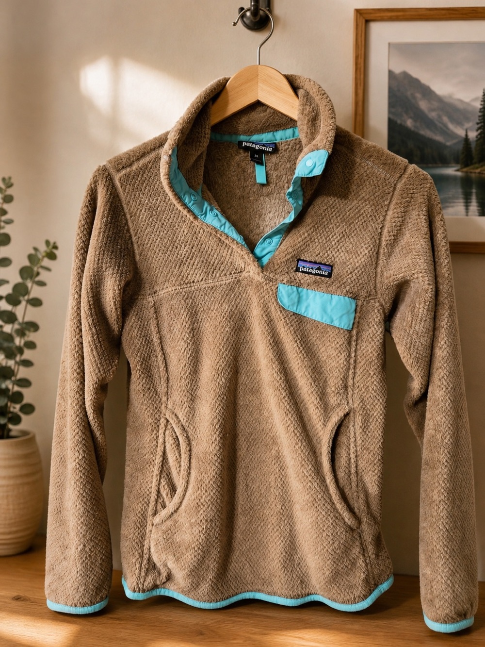 Patagonia Women’s Tan Fleece Pullover with Aqua Trim